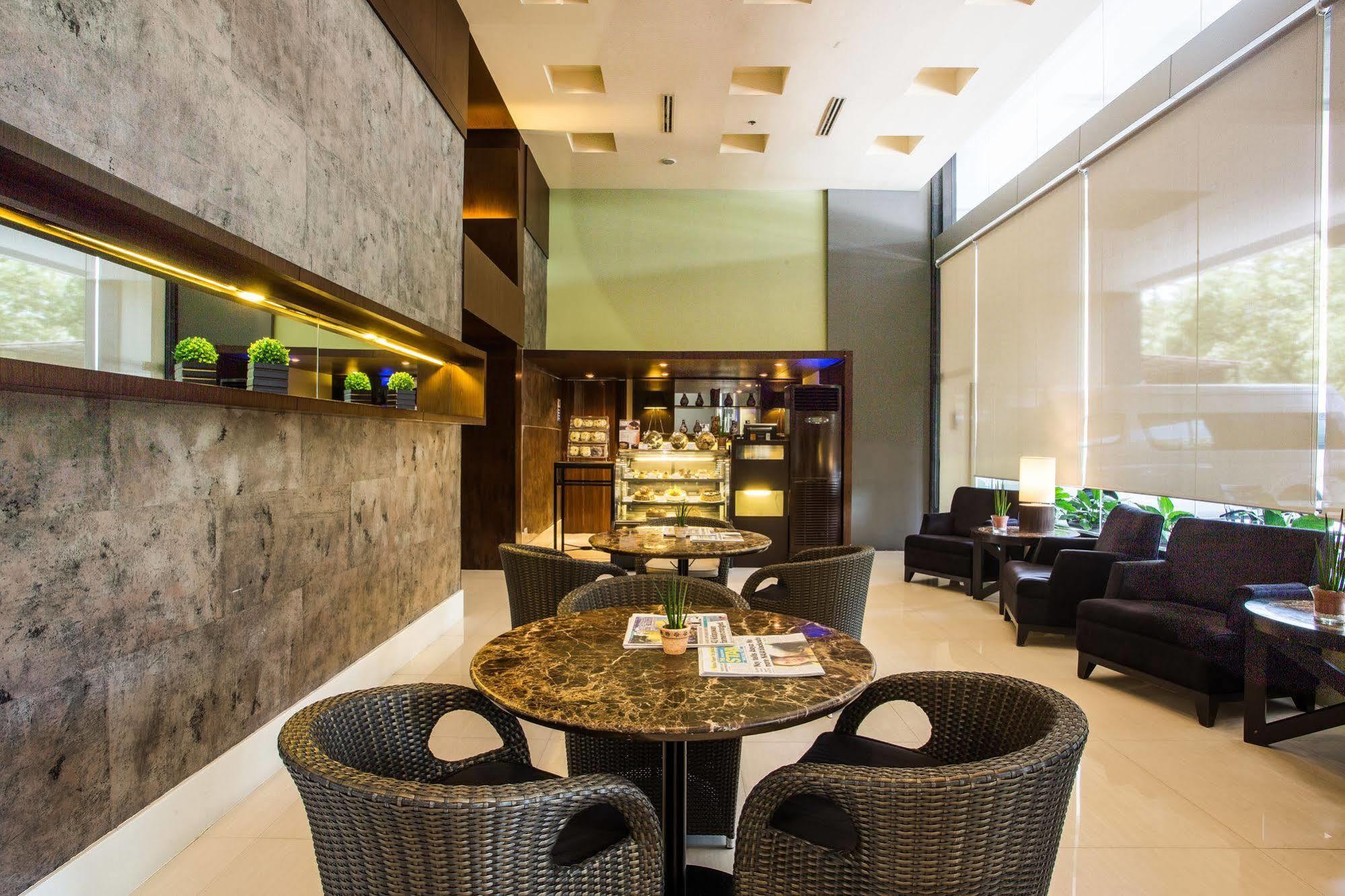 B酒店 - 由贝尔维尤酒店集团公司管理 文珍俞巴市 外观 照片